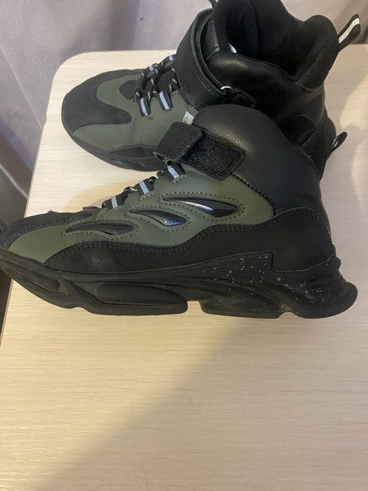 Продам детскую обувь