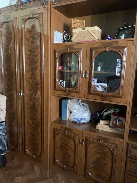 Стенка в зал полированная