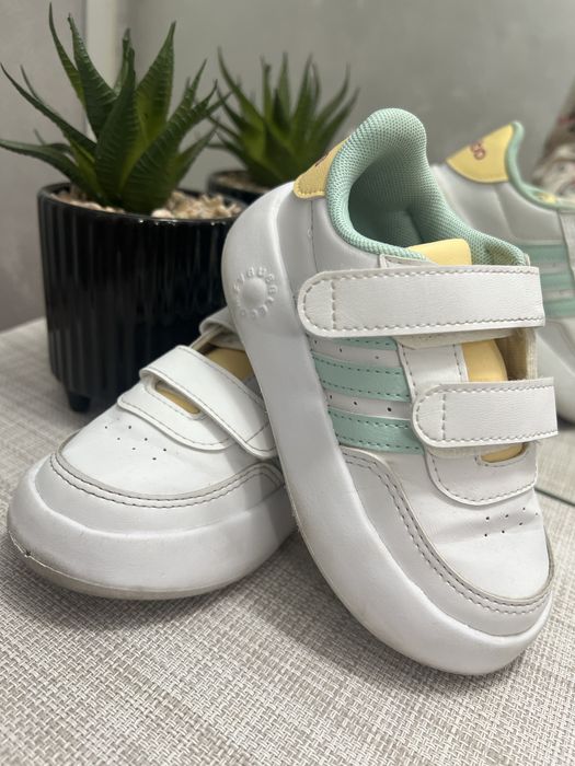 Детски обувки Adidas размер 25