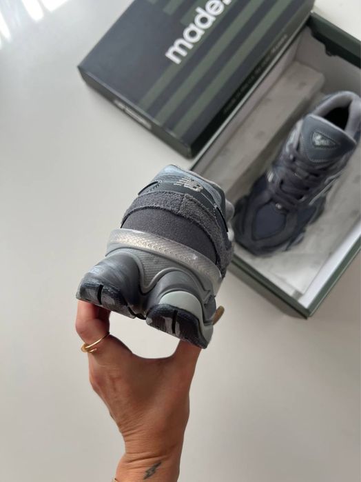 New Balance 9060 - Magnet