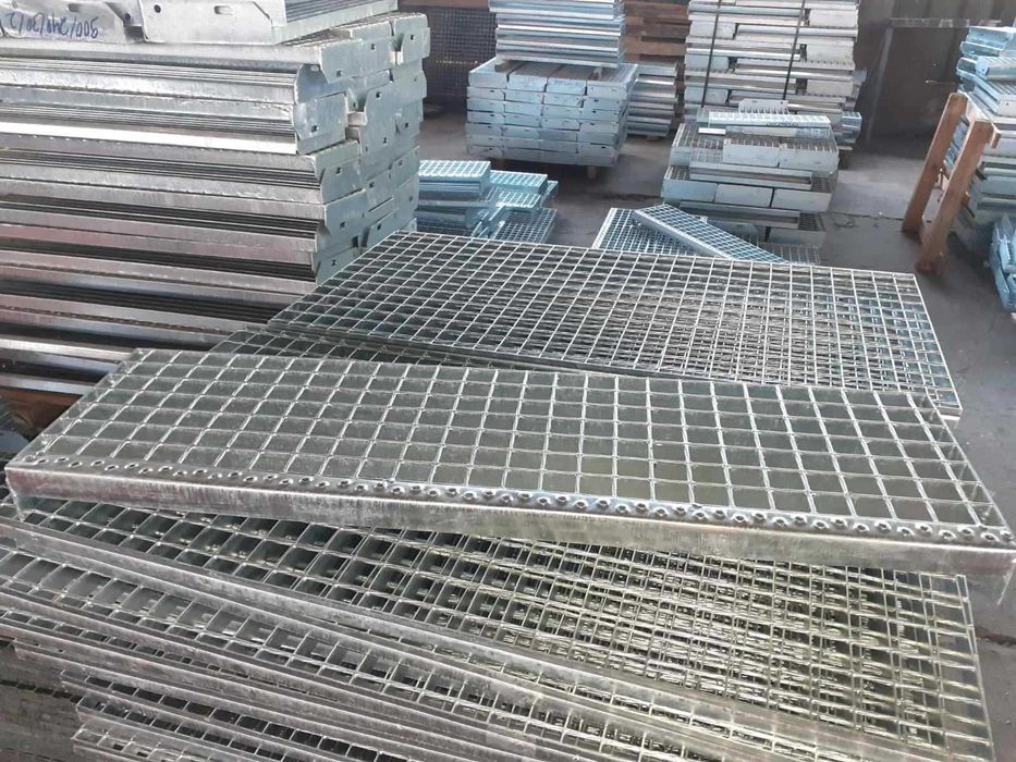 Стъпала от метални решетъчни скари