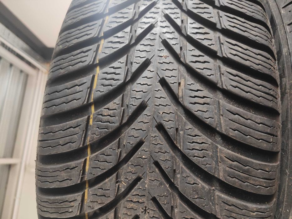 2бр.зимни гуми 235/55/18 Nokian