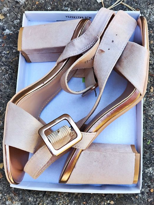 Дамски елег. сандали – пудра + розово злато|Еко велур|Нисък широк ток