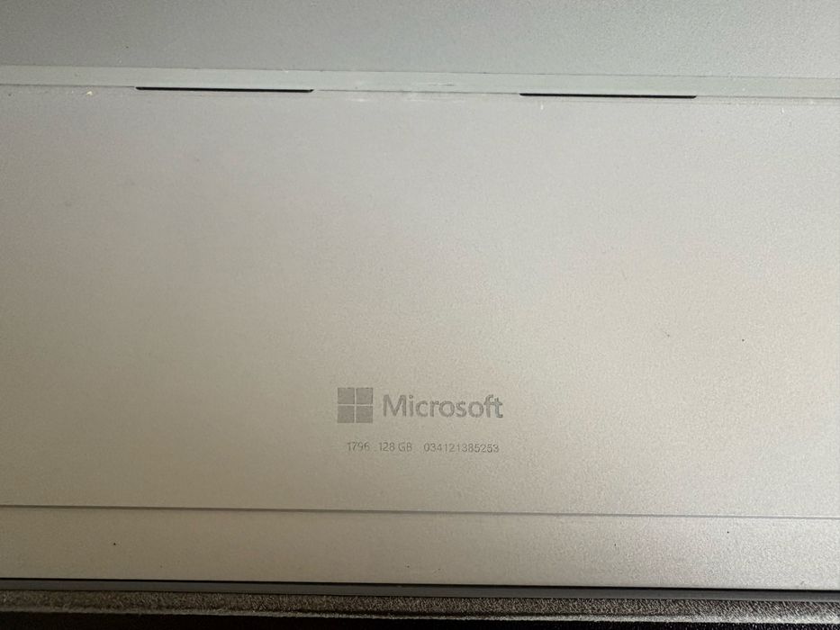 Microsoft Surface Pro 6 (Intel i5, 8GB RAM, 128GB SSD) + Оригинална клавиатура & Кутия
