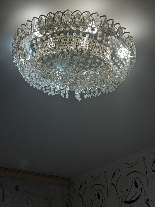 Продаются люстры