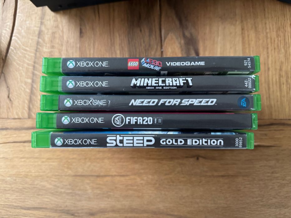 xbox one x  1TB с джойстик и игри