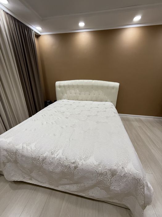 Кровать двуспальная