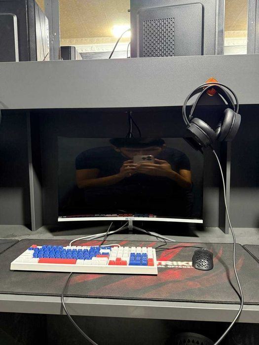 Комьютерный клуб. Комьпютеры полный комплект