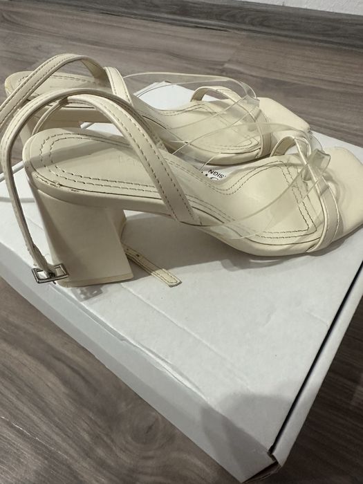 Страхотни сандали с ток Bershka