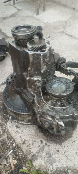 Продам коробку на гольф3,венто