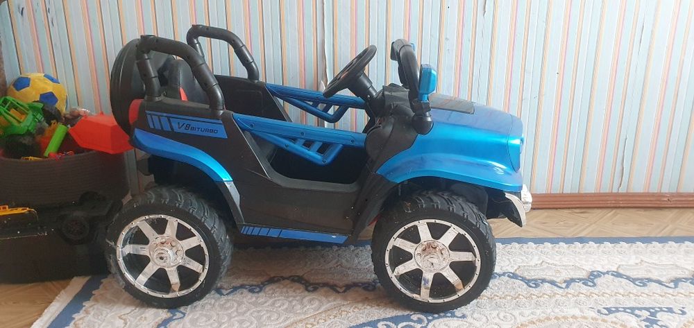 Машинка игрушечная