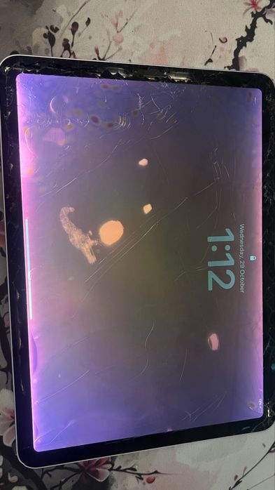 Ipad 11 ЗА ЧАСТИ Заключен + Apple pencil 2nd gen