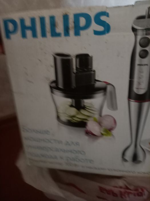 Блендер. На запчасти родам PHILIPS HR1377.