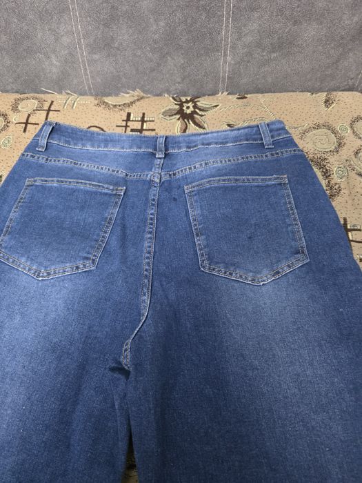 Продаю  женские  джинсы