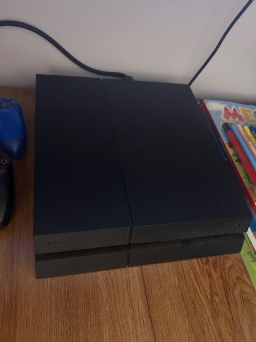 PS4 FAT 500GB + 2 manete originale + 9 jocuri PS4 | The Last of Us 2, FIFA 23, COD