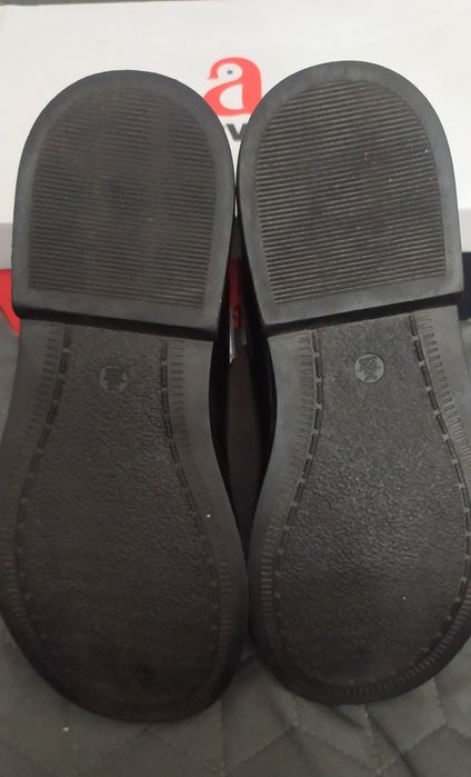 Нови лачени обувки