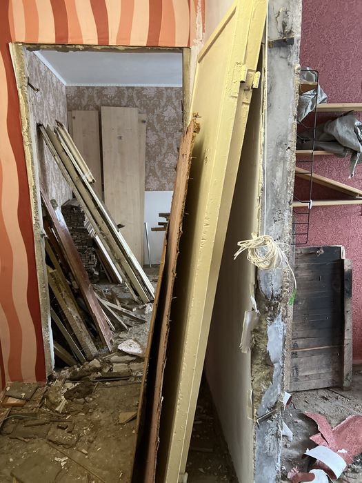 Отдам доски, дрова, двери. Самовывоз