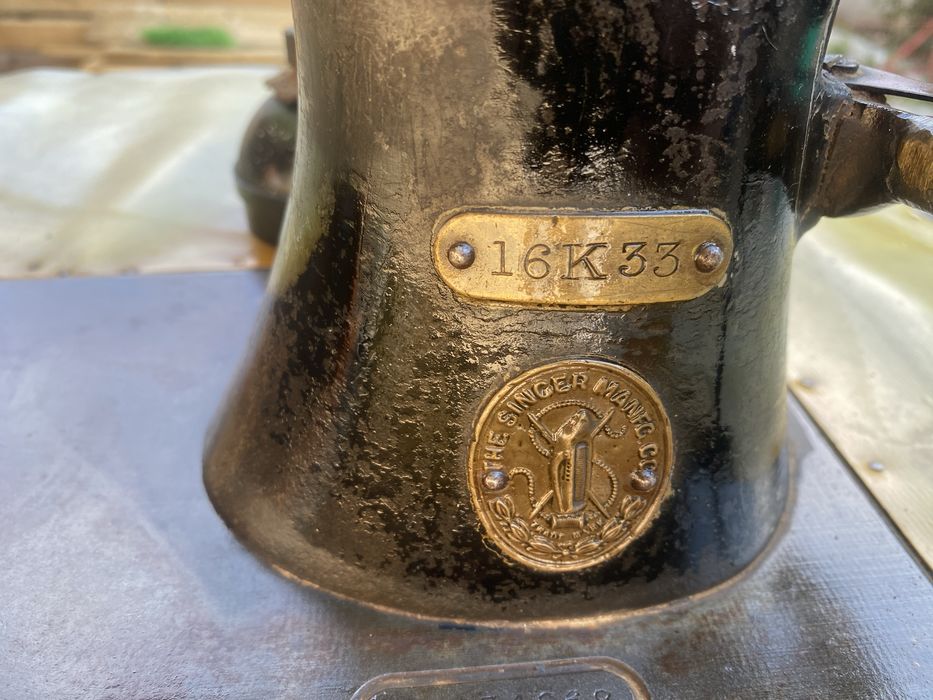 Mașină de cusut Singer 16K33 – an 1914 – masă și pedalier originale