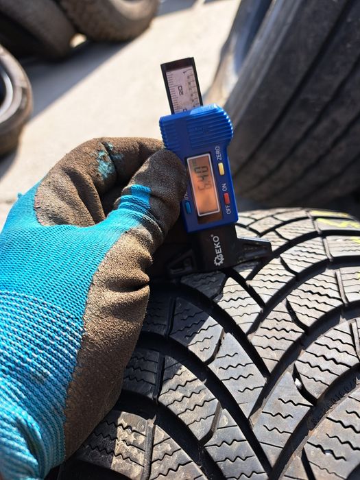 Anvelope de iarna 185-60r15 Semperit