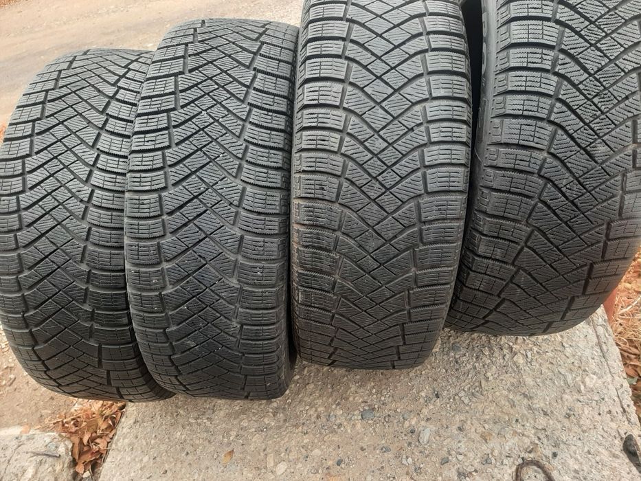 Продам шины. 235/55/19 пирелли