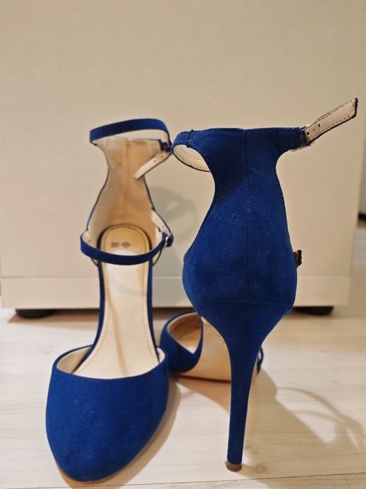 Pantofi albaștri mărimea 39