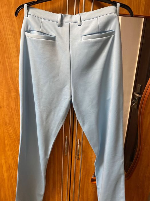 Vând costum bărbații nou