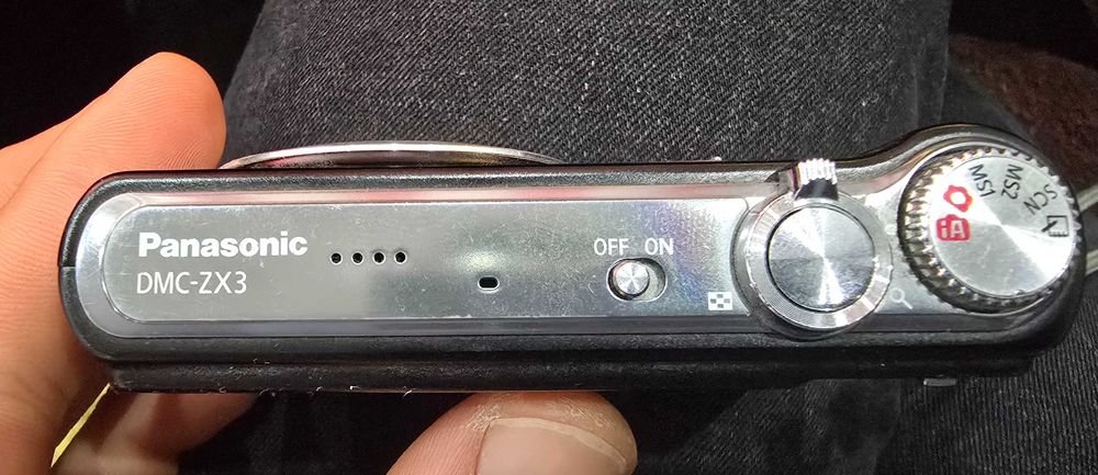 Panasonic Lumix DMC-ZX3 - compact digital, functional, stare buna