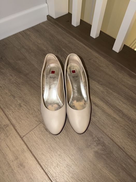 Продам женские туфли