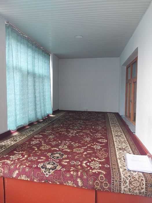 Kvartira ijaraga beriladi, faqat zaksli oilaga