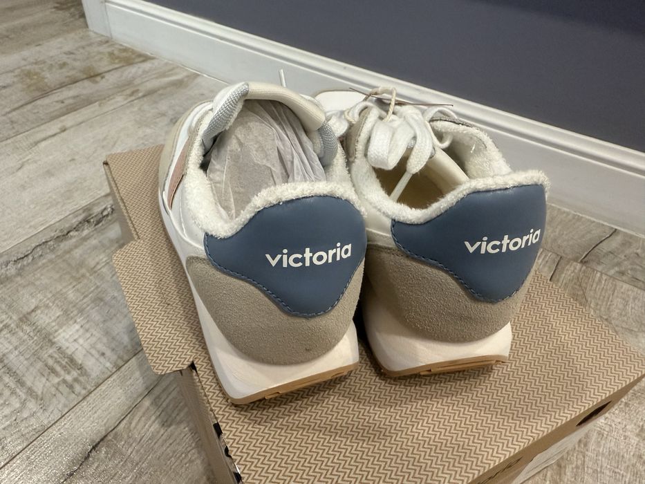 Продам подростковые кросовки