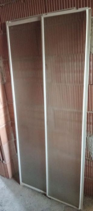 Паравани за баня с плъзтаща врата и алуминиеви рамки