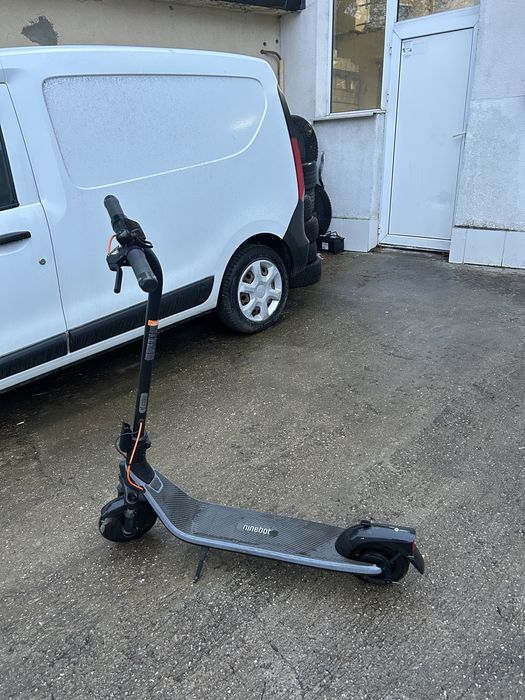 Електрическа тротинетка Ninebot E2 Plus – перфектно състояние