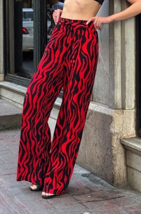 Pantaloni noi vascoza