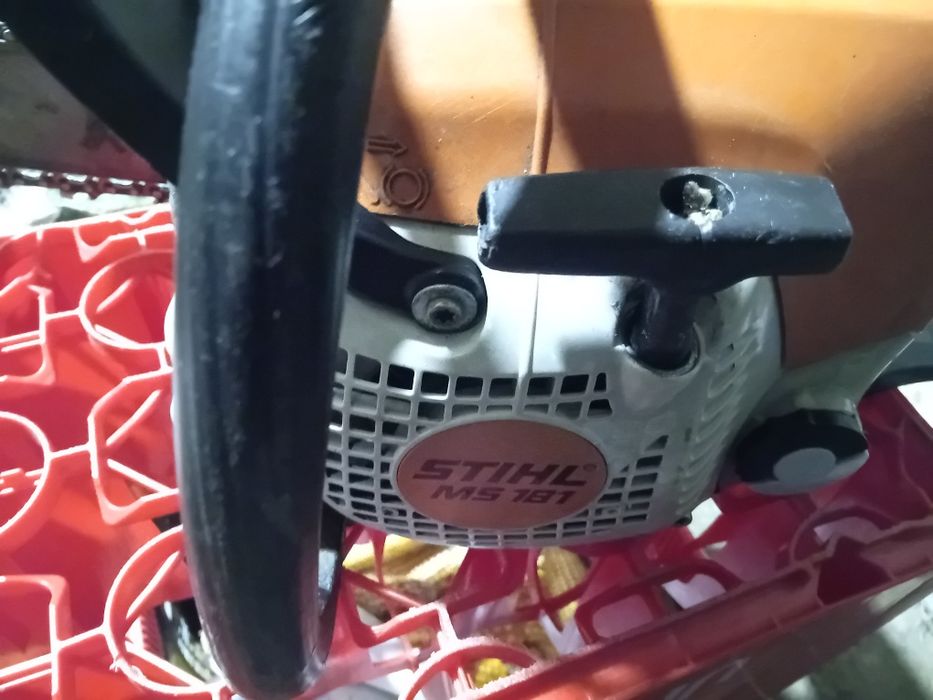 Vând drujba stihl 181