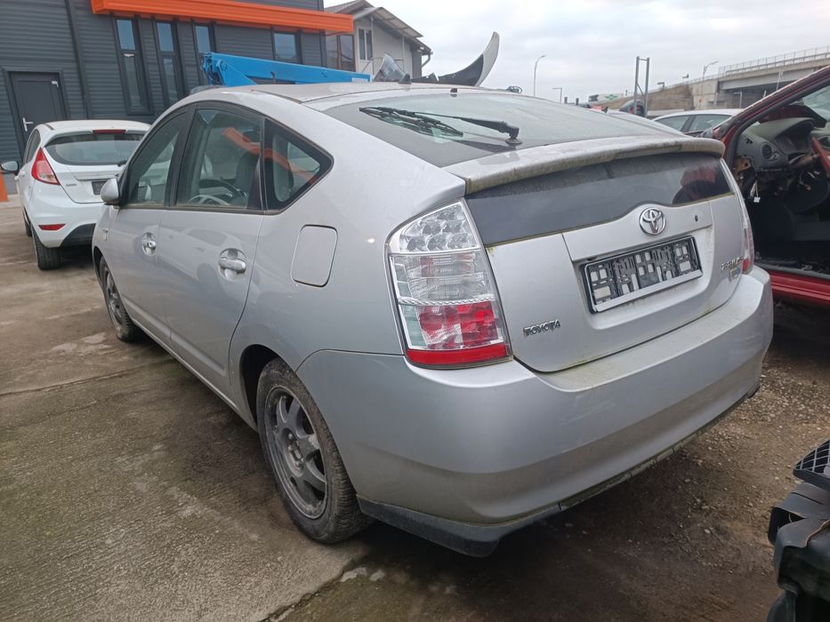 Dezmembram Toyota Prius, an 2006, motor 1.5 benzina+electric