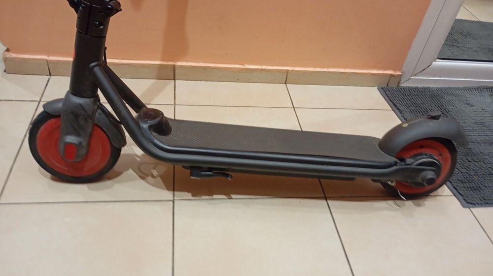 Продавам електрическа тротинетка Segway Ninebot ZING C20