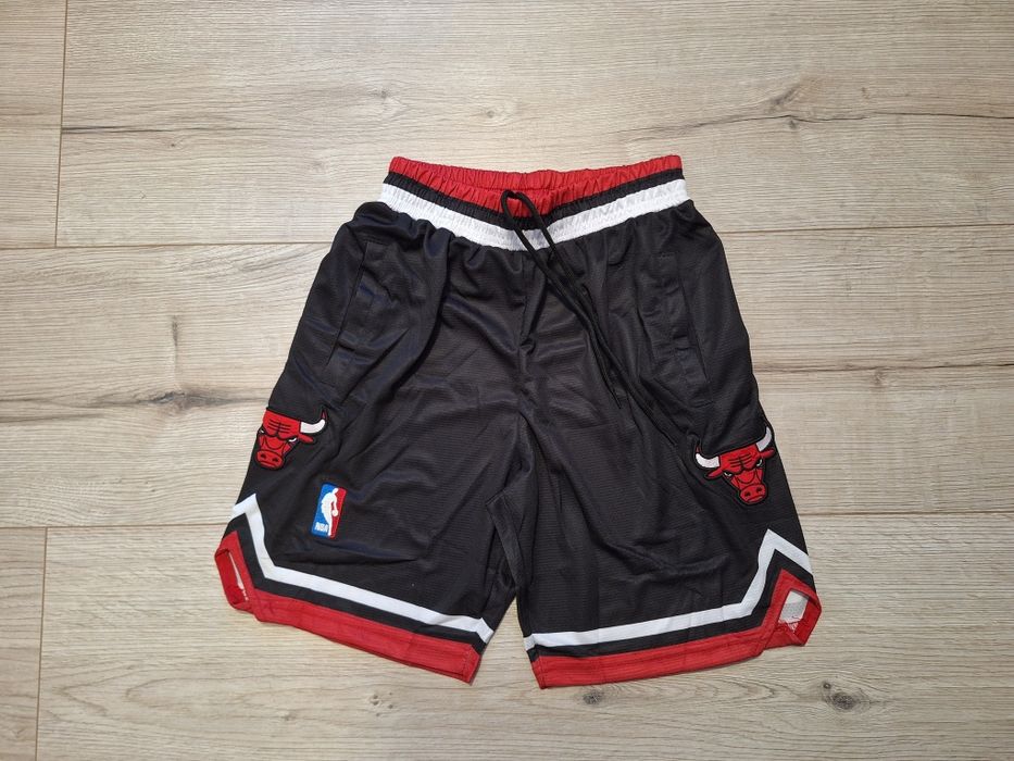 Баскетболни шорти на Чикаго Булс!