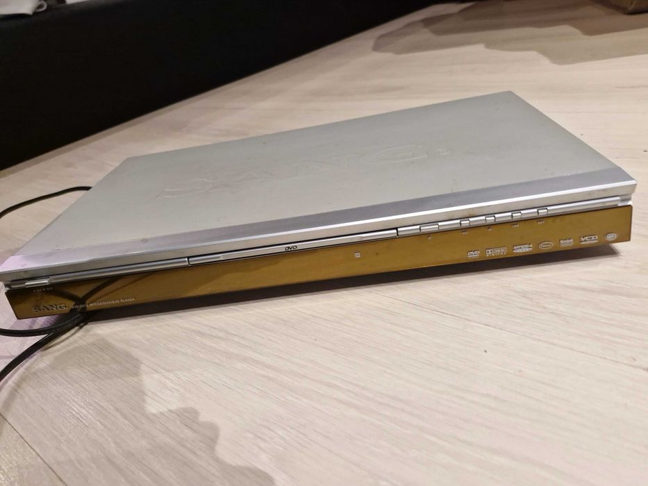 DVD плеър SANG + 50–60 DVD диска