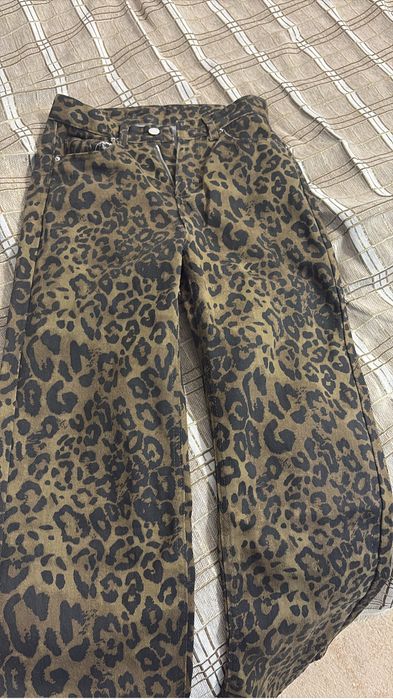 Продам джинсы леопард