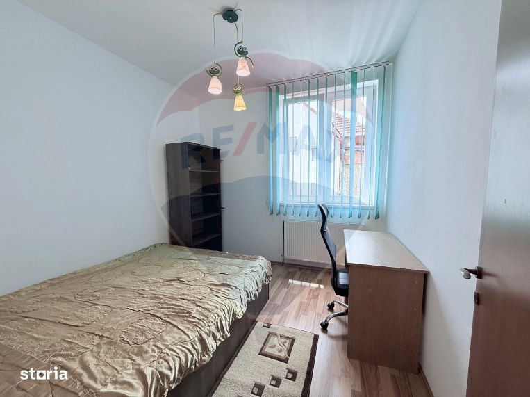Apartament spațios-3 camere-la curte în Turnișor