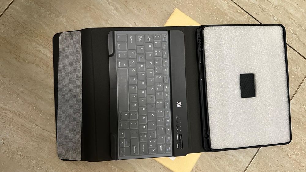 Husa cu tastatura bluetooth pt iPad Air gen 4-5 și pro noua