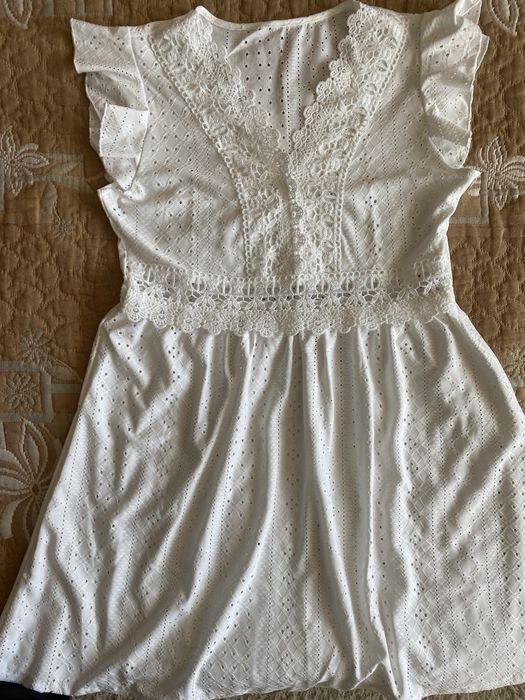 Бяла рокля с дантела Л размер