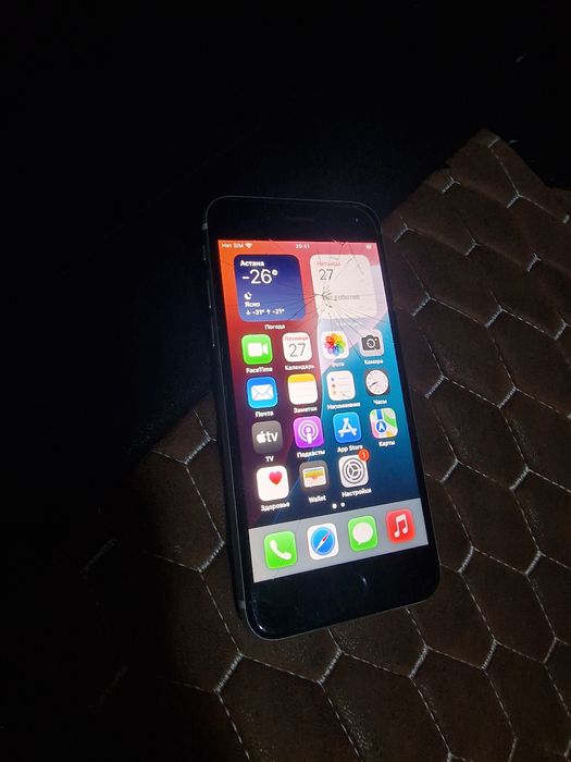 iPhone SE 2020, память 64 Гб