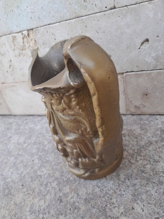 Carafă  veche din bronz masiv,  3,3 kg. Transport gratuit