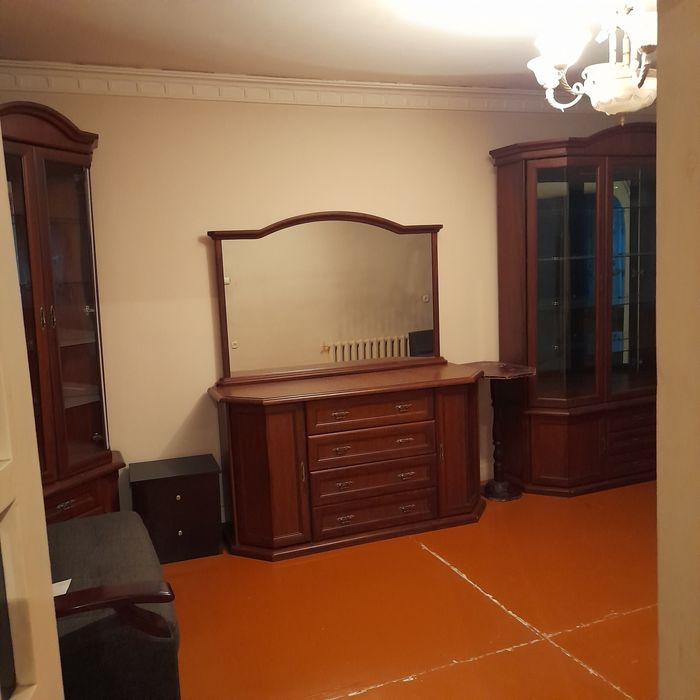 Аренда метро беруни 4.хонали оилага берилади