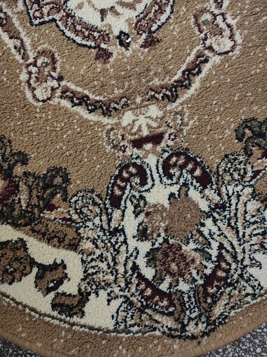 Vând covor oval culoare maro cu crem