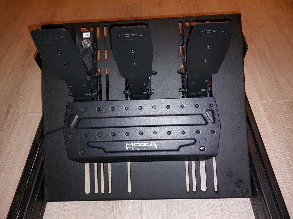 Гоночный сетап Moza R5 + Art Cockpit 4080