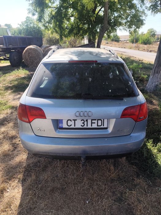 Vând audi A4 B6 pentru dezmembrare sau reparare are ceva la motor nust