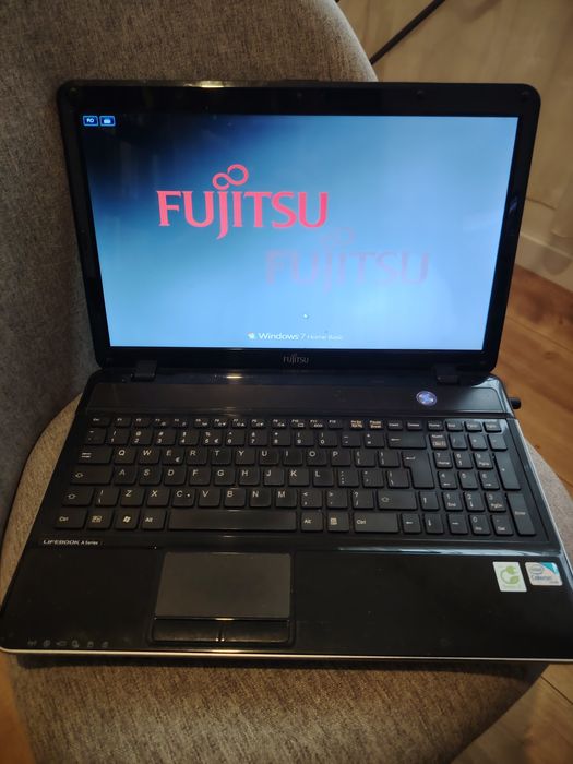 Laptop Fujitsu LifeBook – ideal pentru utilizare de bază