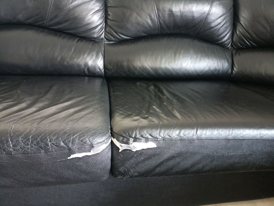 Диван кожаный продам